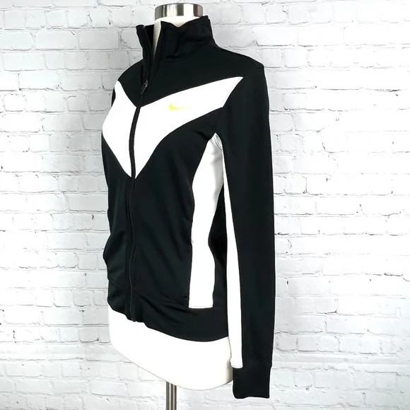 GARAGE SALE |•NIKE•| Black & White Running/Active Jacket - Picture 2 of 16
